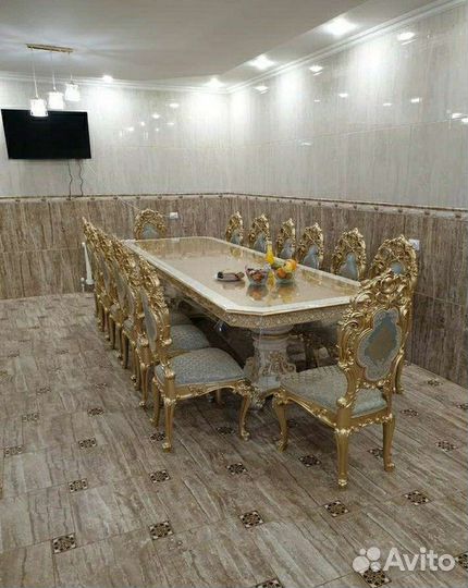 Стол и стулья