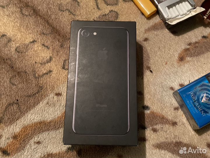 Коробка от iPhone 7
