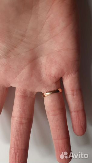 Золотое кольцо с брильянтом