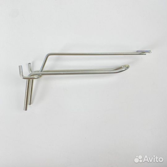 Крючок на перфорацию двойной с ценникодержателем