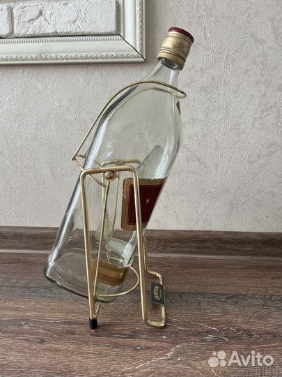 Бутыль на качелях