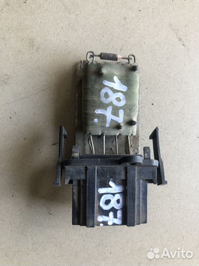 Реостат отопителя Volkswagen Vento