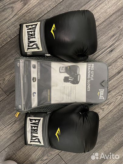 Боксерские перчатки