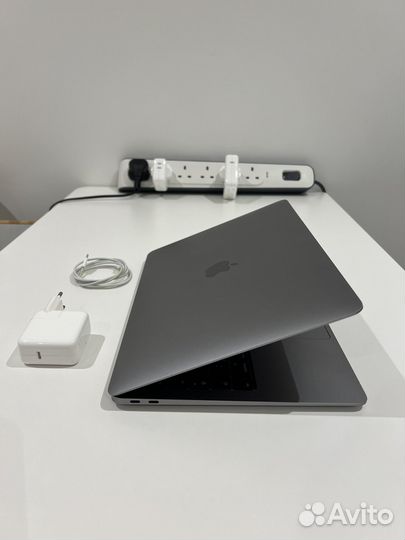 Apple MacBook Air 13,3