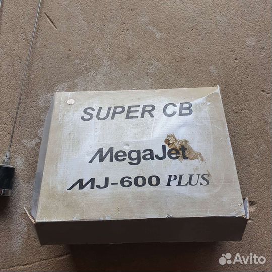 Автомобильная рация megajet 600