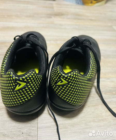 Футбольные бутсы demix