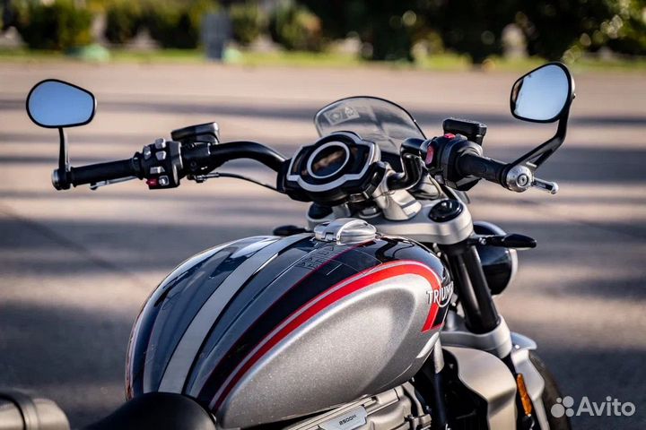 Прокат аренда мотоциклов Triumph Rocket 3