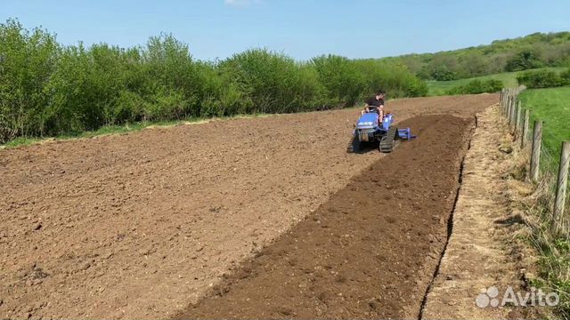 Вспашка земли,планировка,копка траншей,покос травы