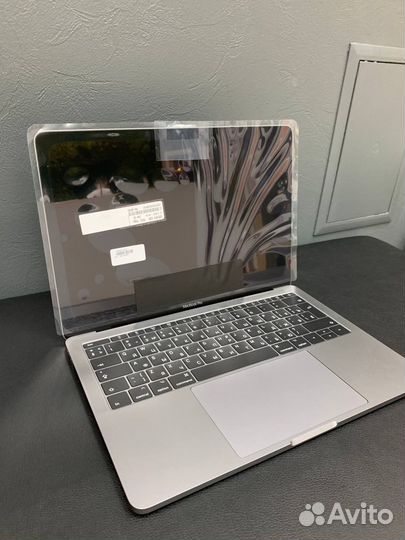Новый Apple MacBook Pro 13