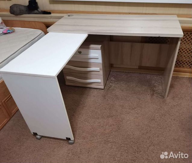 Письменный стол