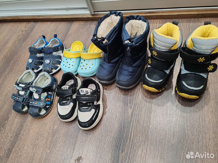 Обувь, одежда, зимний комбинезон, шапки, ветровка