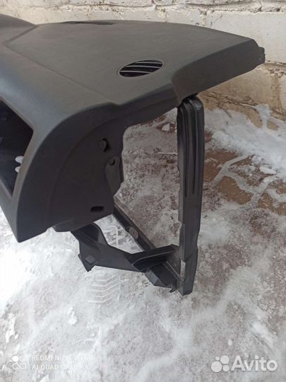 Бора Гольф 4 Торпедо (панель салона) оригинал