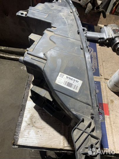 Фара левая на вольво хс90