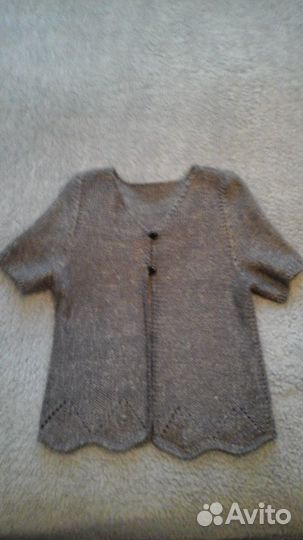 Вязаный жилет для девочки