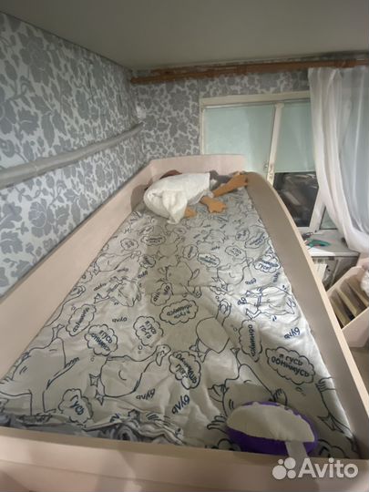 Кровать чердак со столом и шкафом бу