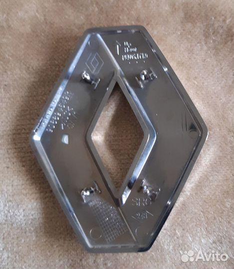 Шильдик задней двери Рено Дастер 2021 г.в