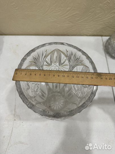 Большая красивая хрустальная ваза