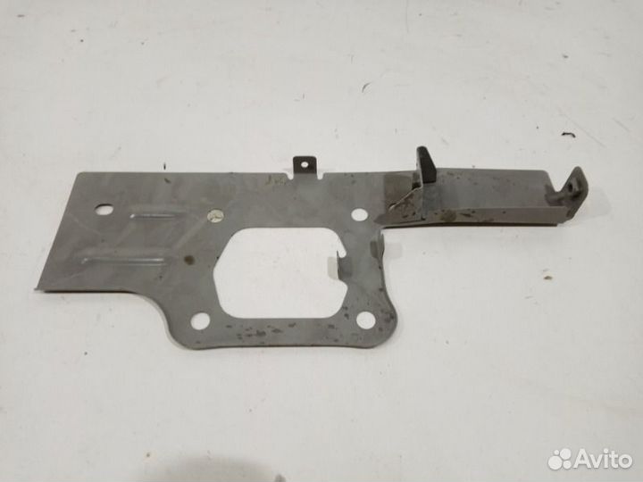 Рамка радиатора передняя левая LADA Vesta 2015