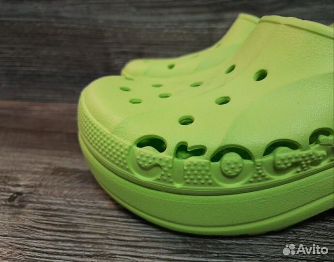 Crocs женские сабо платформа артикул 208392 салат