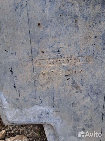 Подкрылок передний левый Mercedes W140