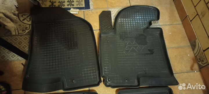 Автомобильные коврики резиновые