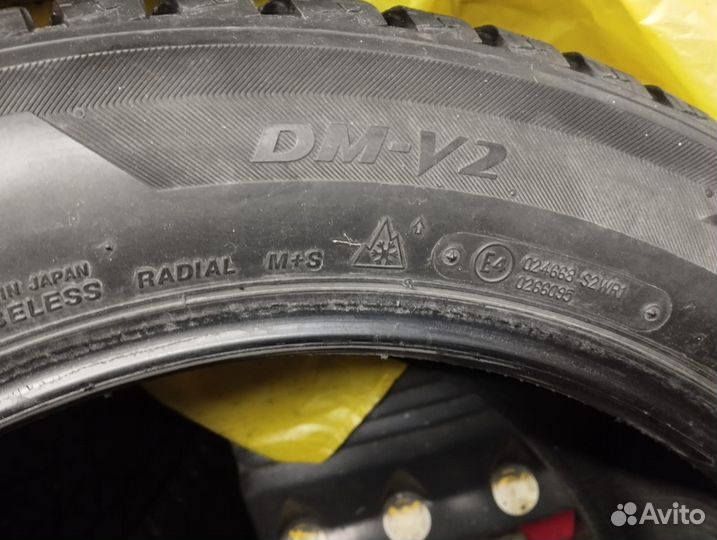 Bridgestone Blizzak DM-V2 255/55 R19 111T