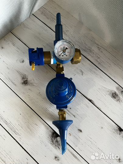 Насадка с манометром и двумя клапанами