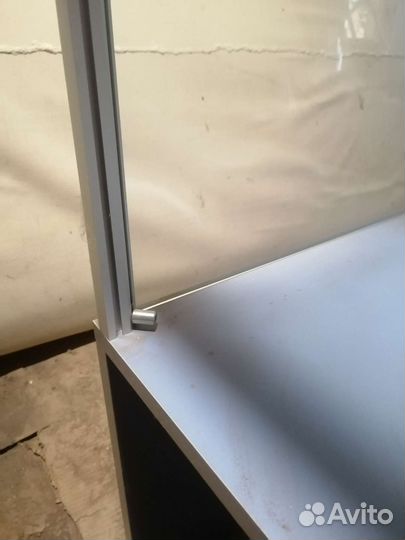 Стеклянная витрина