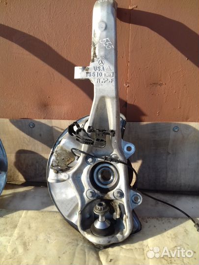 Кулак перед правый Мерседес ML 166,GLE,GLS идеал,с