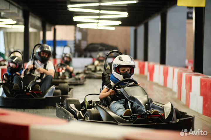 Гонка чемпионов. Заезд на крытом картинге