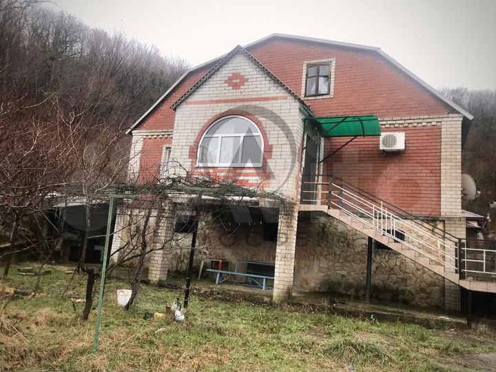 Дом 245,5 м² на участке 9,9 сот.