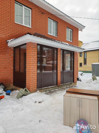 Входная панорамная группа дверь и остекленный вход