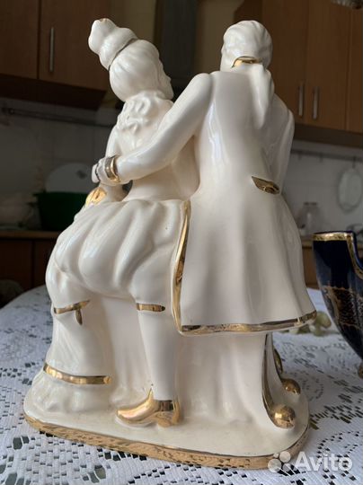 Статуэтка фарфор