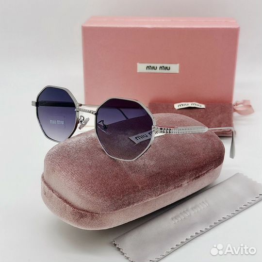 Солнцезащитные очки Miu Miu