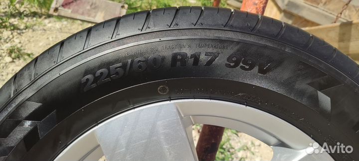 Kumho Ecsta HS52 225/60 R17 99V