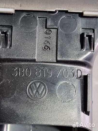 Дефлектор воздушный в торпедо левый Пассат Б-5