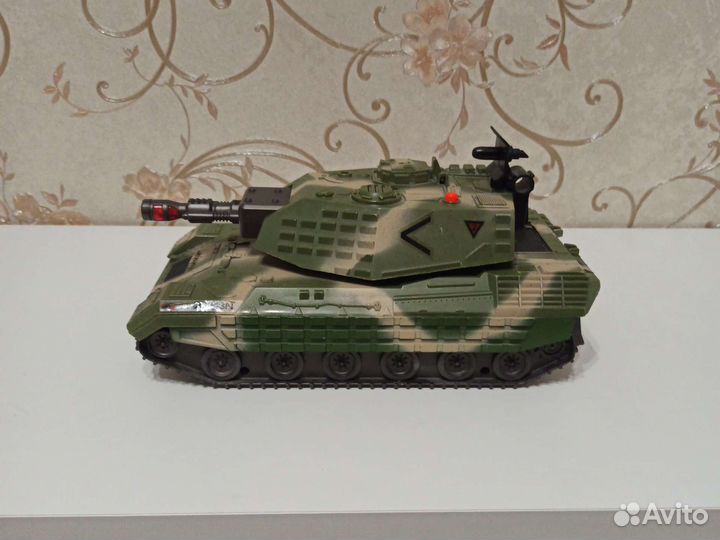 Игрушка танк