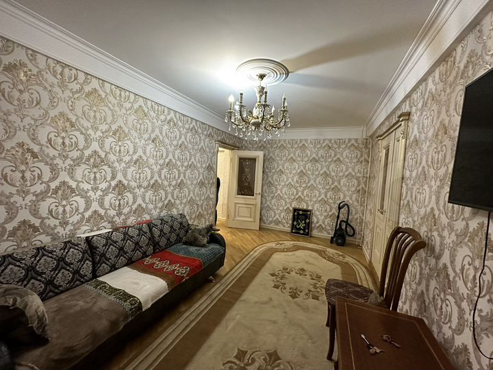 2-к. квартира, 56 м², 1/5 эт.