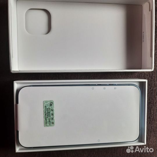 Телефон iPhone хр в корпусе 14