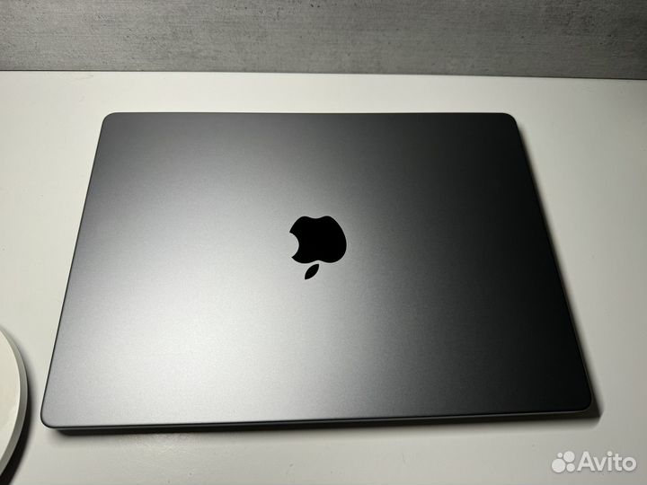 MacBook Pro 14 2023 M3 8/1024 (5 циклов)