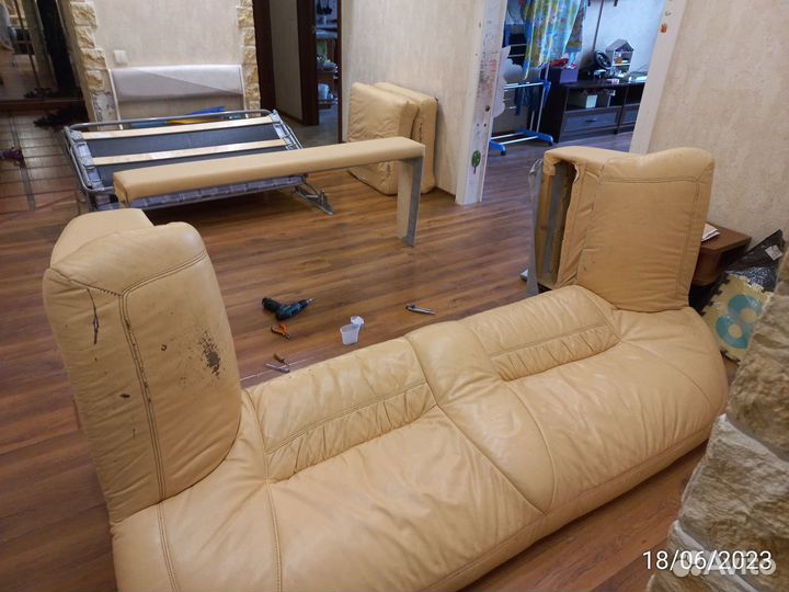 Диван кожанный