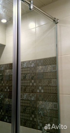 Стеклянная шторка для ванной