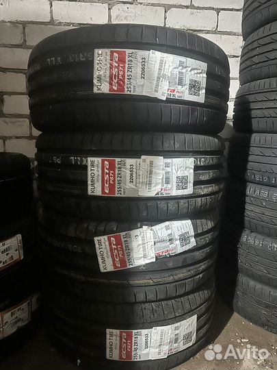 Kumho Ecsta PS71 255/45 R18 103Y