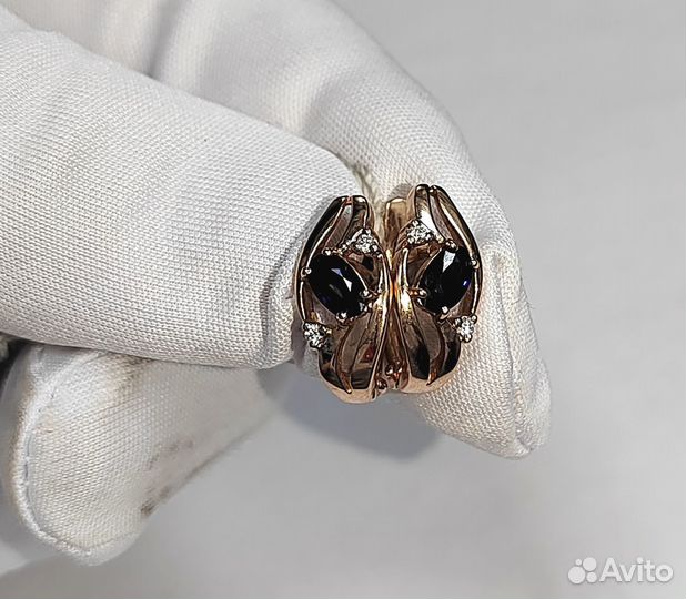 Золотые серьги с камнем