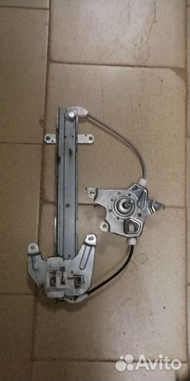 Стеклоподъемник механ. задний правый Almera (G15)