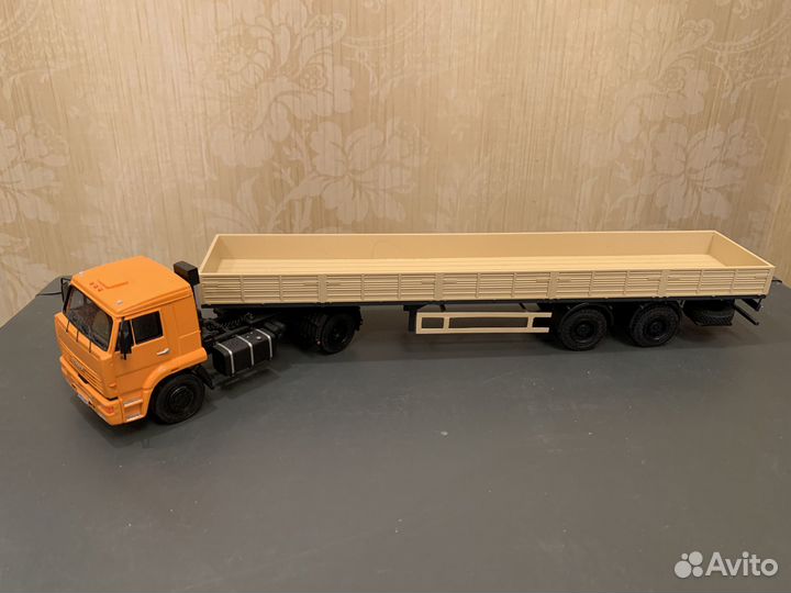 1:43 Модель камаз-5460 + п/п маз-93802