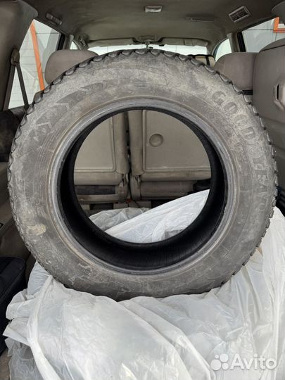 Goodyear Ultragrip Ice Arctic 215/60 R16
