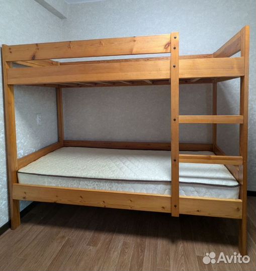 Авторская двухярусная кровать из массива кедра