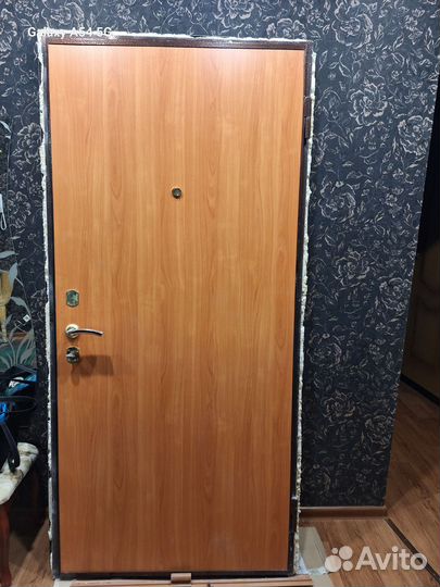 Дверь входная металлическая от застройщика