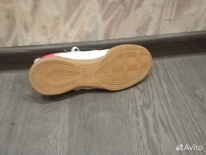 Футбольные бутсы adidas